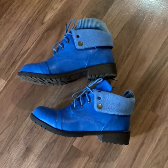Blue boots - Picture 2 of 3